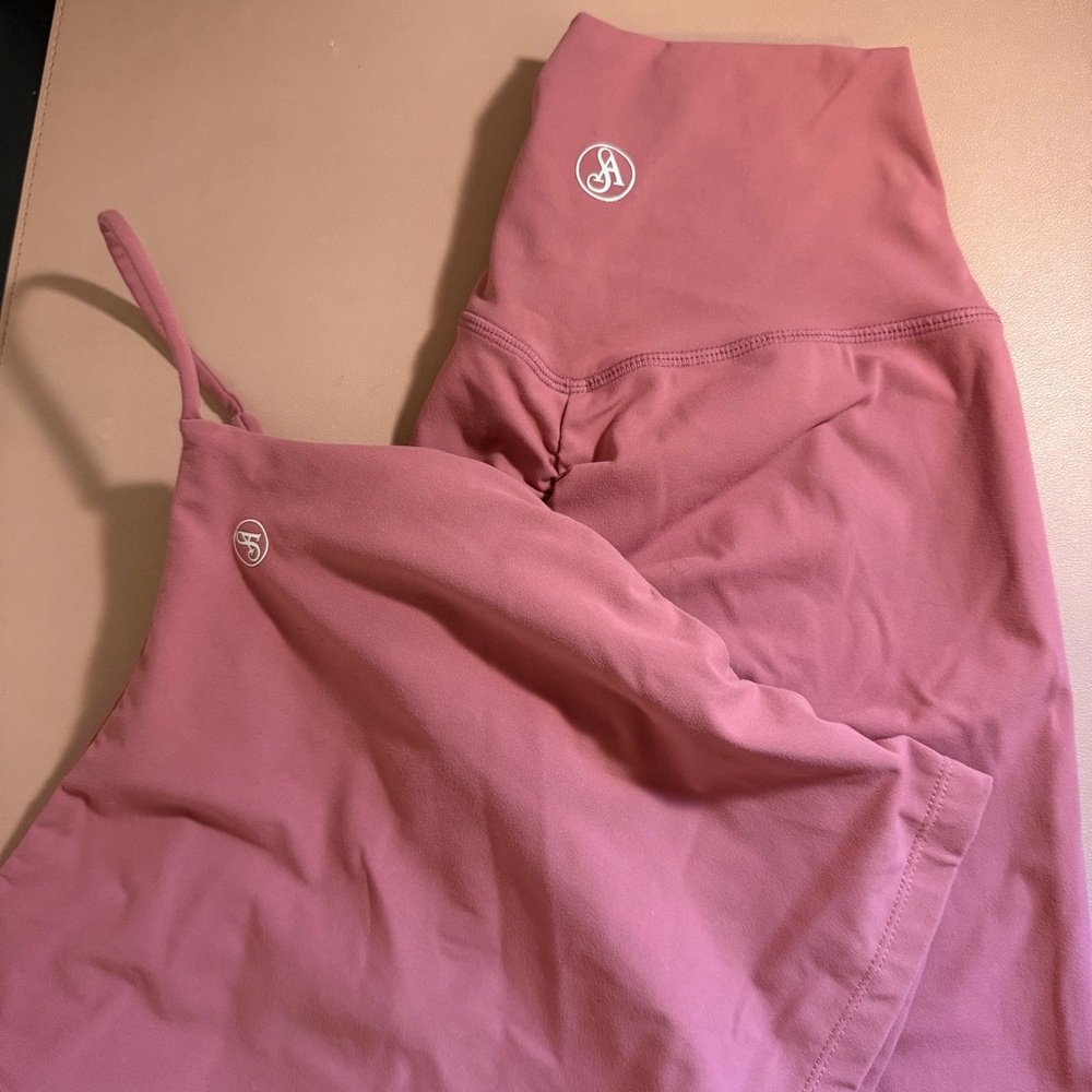 Sacred Activewear Pink Scrunch Biker Shorts Set Size M Workout Gym Set Athletic - Picture 2 of 14